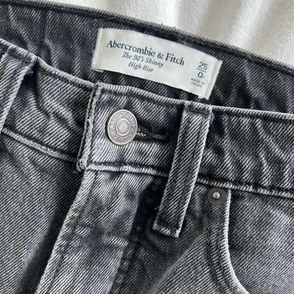 Abercrombie 90’s Skinny High Rise Jeans NWOT - Picture 2 of 3